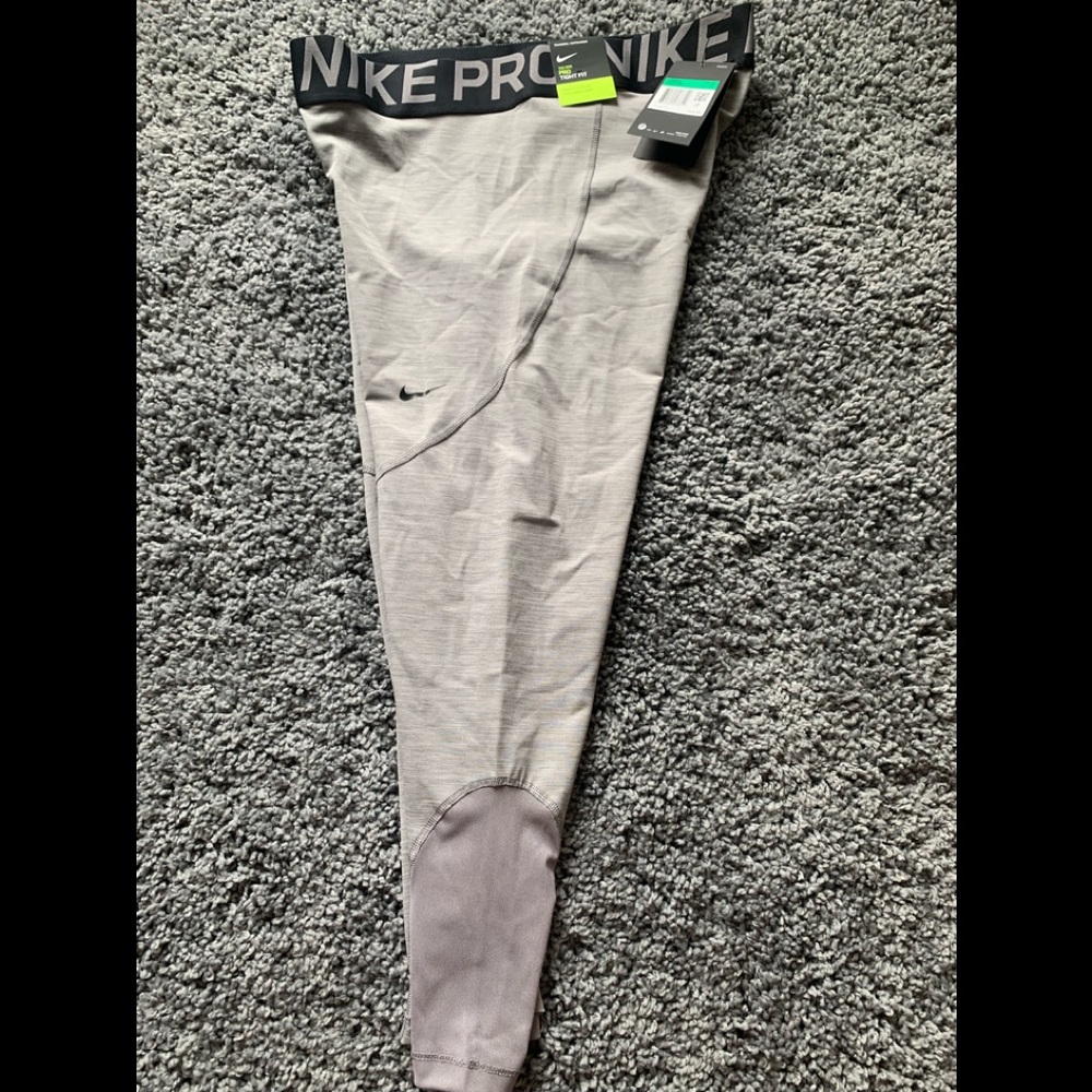 🆕 Women’s Nike Crop leggings XL